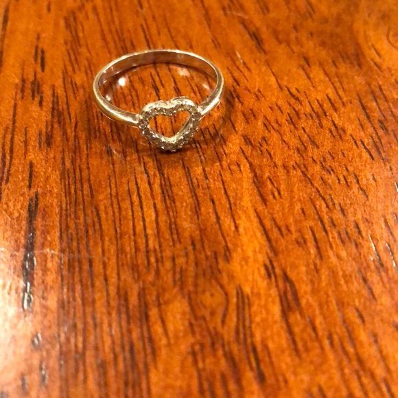 Sterling silver CZ heart ring - Picture 4 of 4